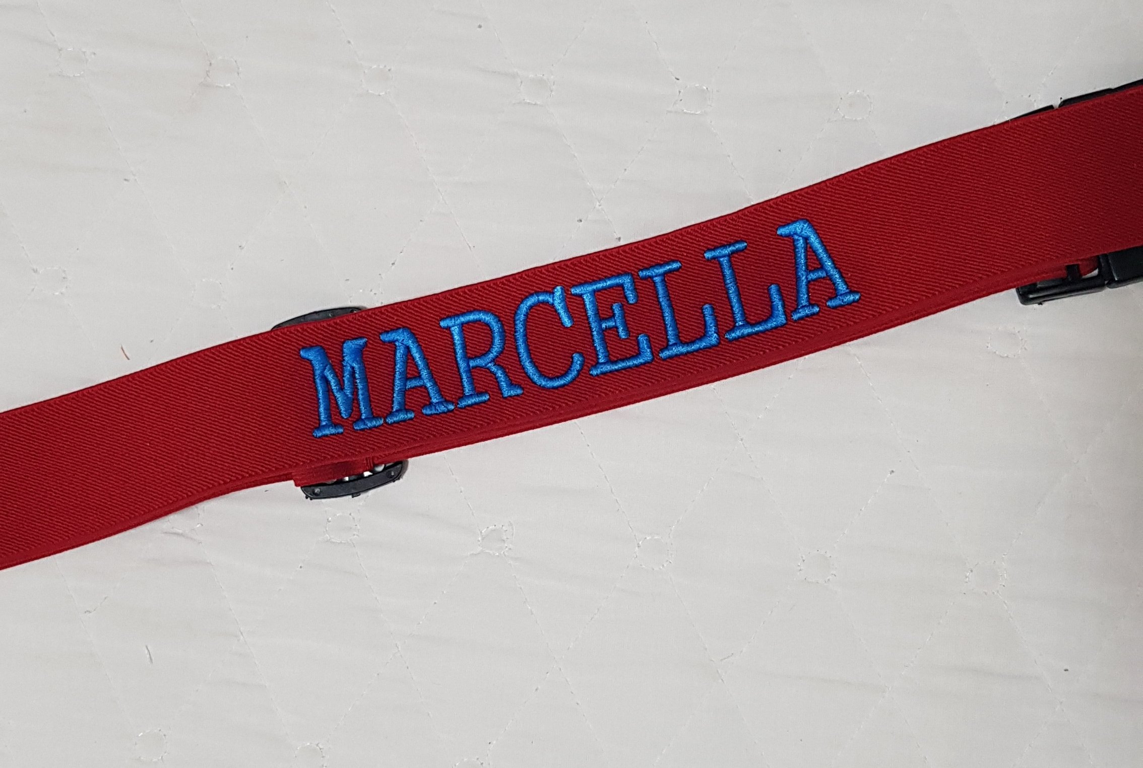 Faixa elástica para mala personalizada com nome ou iniciais vermelha 9 Faixa elástica para mala personalizada com nome ou iniciais vermelha - Imagem 7