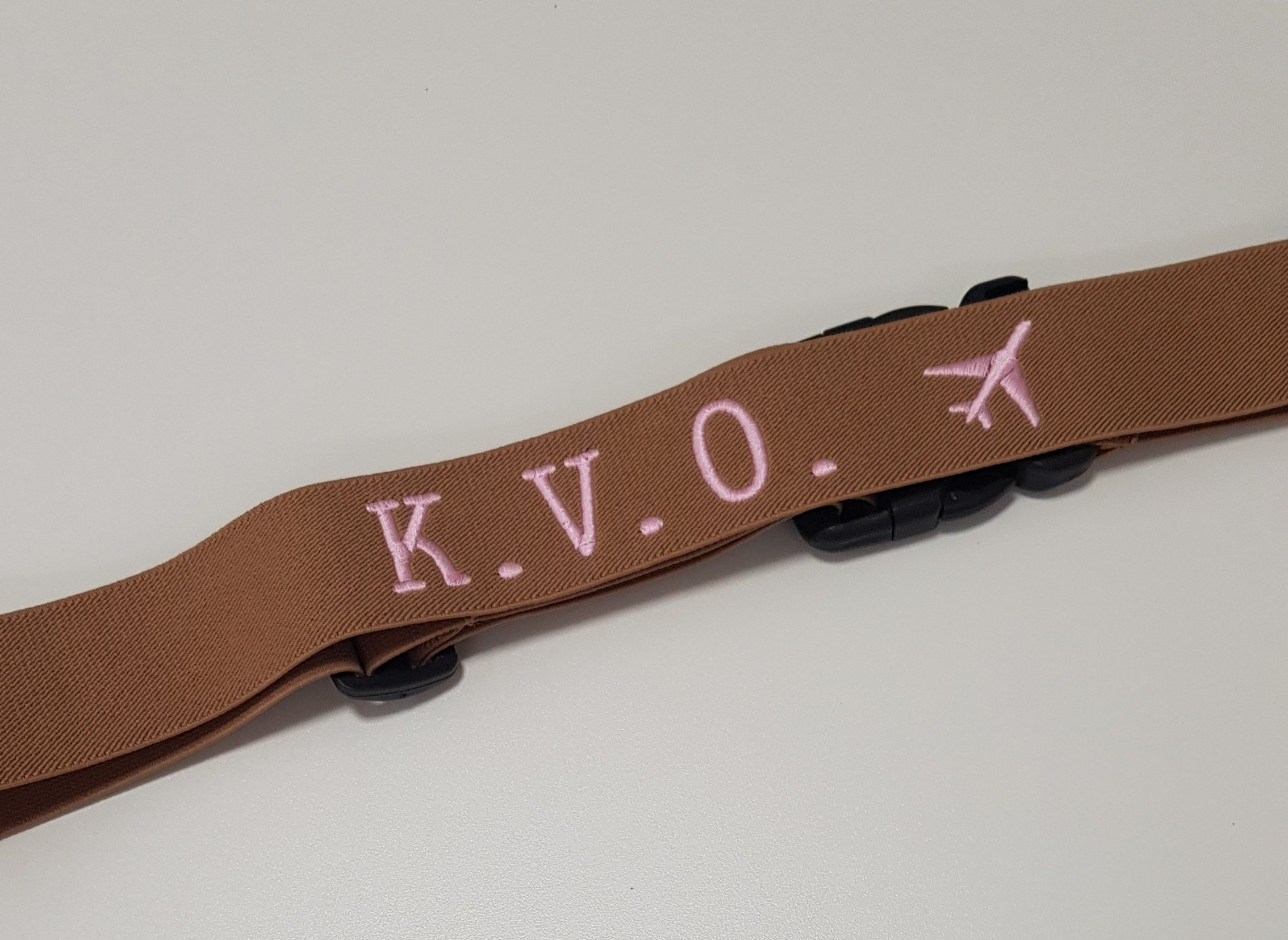 Faixa elástica pra mala personalizada com nome ou iniciais caramelo 8 Faixa elástica pra mala personalizada com nome ou iniciais caramelo - Imagem 6